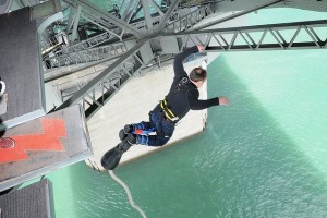 bungy harbour bridge